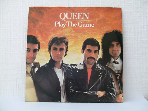 Queen play the game - queen,